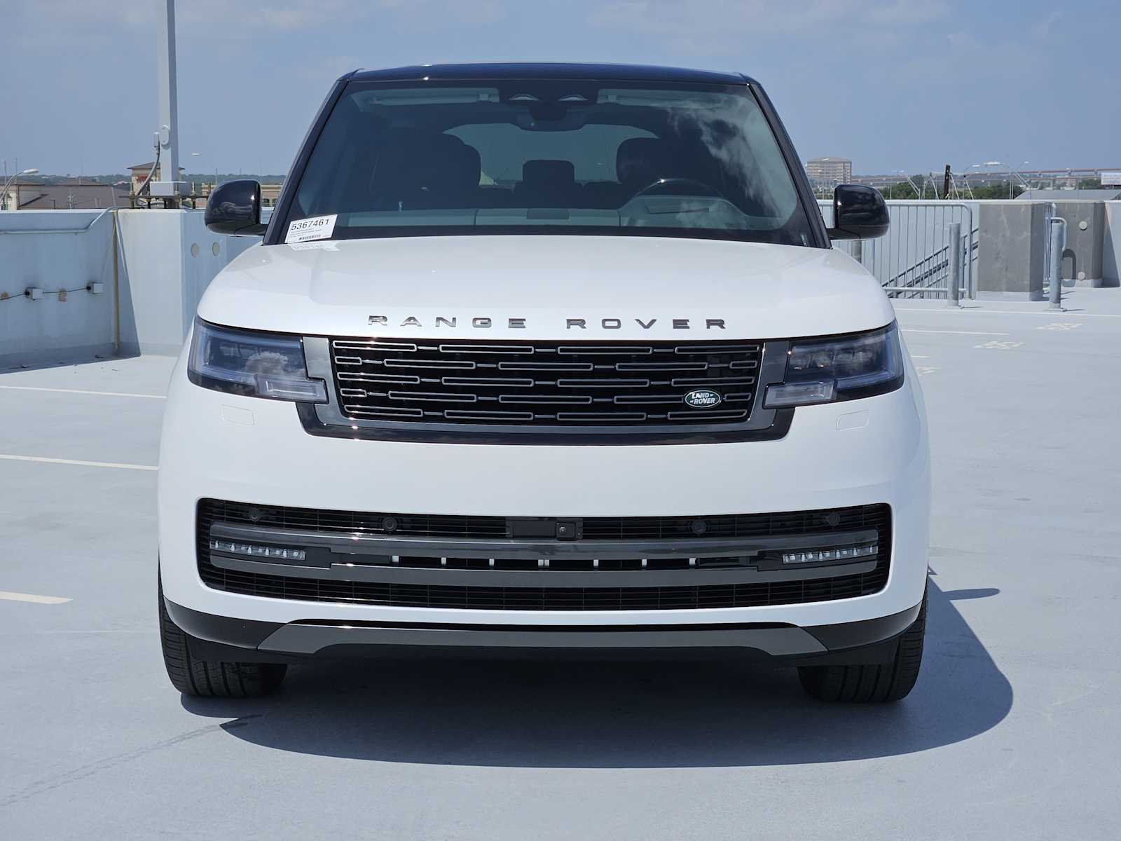 2025 Land Rover Range Rover SE photo 2