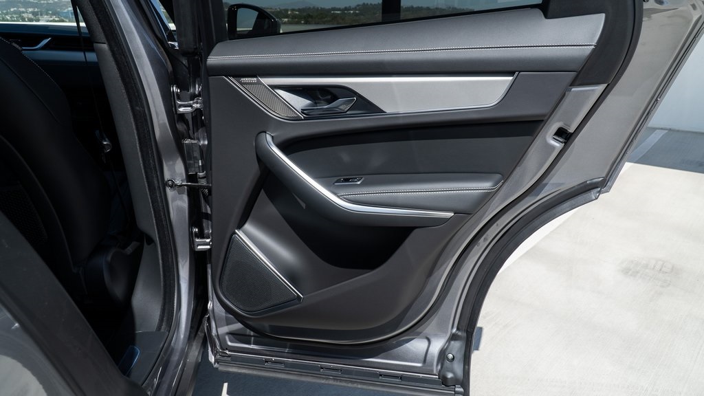 2025 Jaguar F-PACE P250 R-Dynamic S photo 21