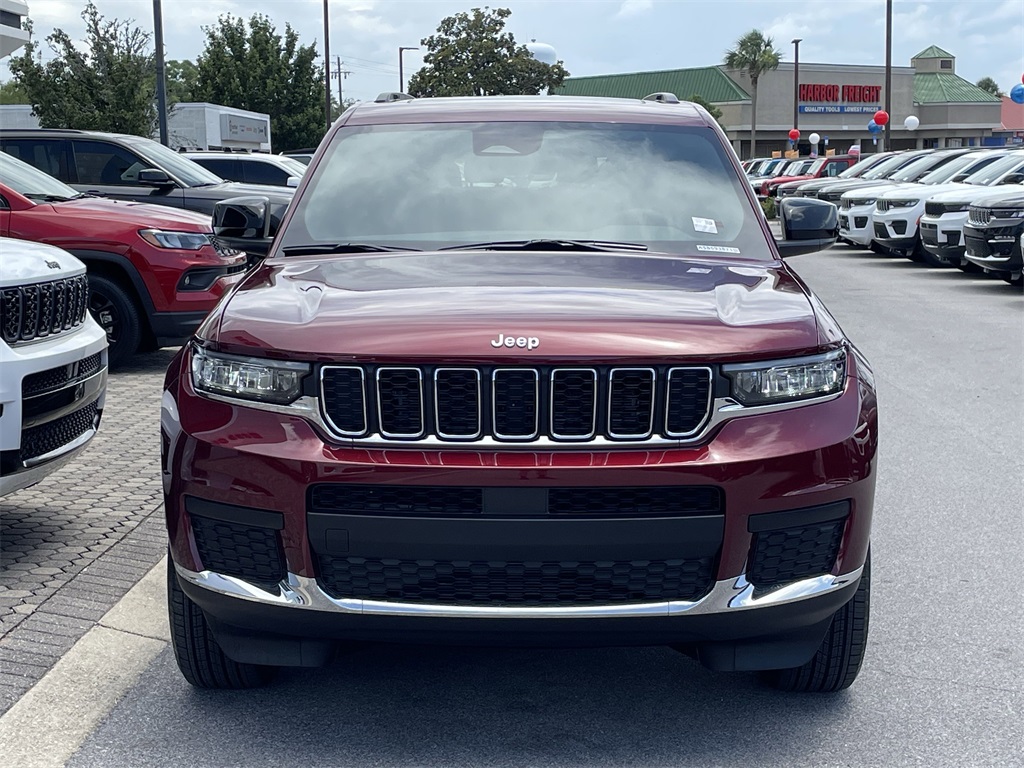 2025 Jeep Grand Cherokee Laredo photo 9