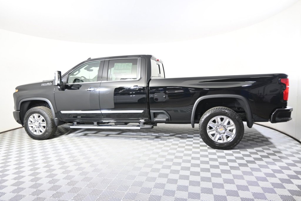 2025 Chevrolet Silverado 2500HD High Country photo 3