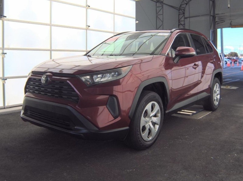 2021 Toyota RAV4 LE's photo