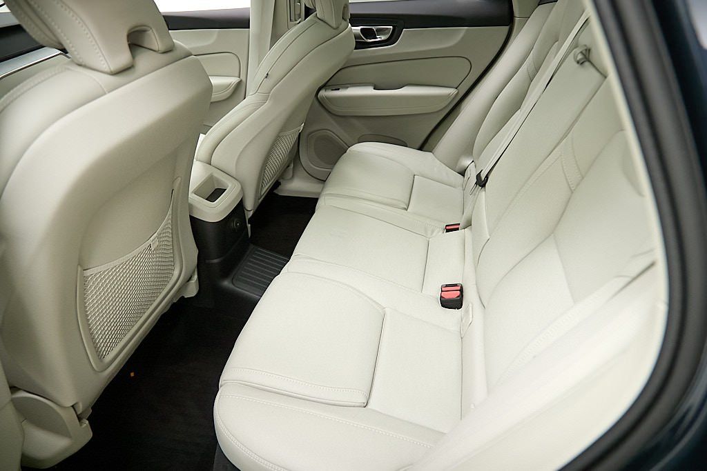 2024 VOLVO XC60 - Image 16