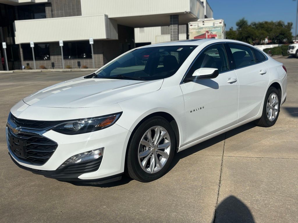 2023 Chevrolet Malibu 1LT photo 2