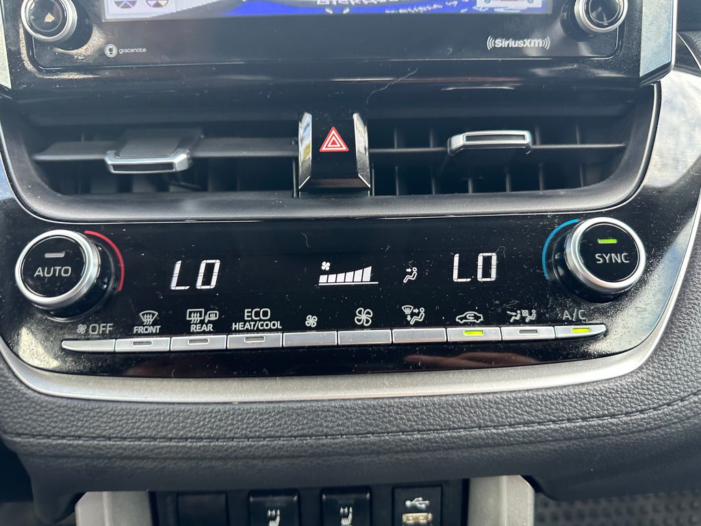 2022 Toyota Corolla Cross XLE photo 18