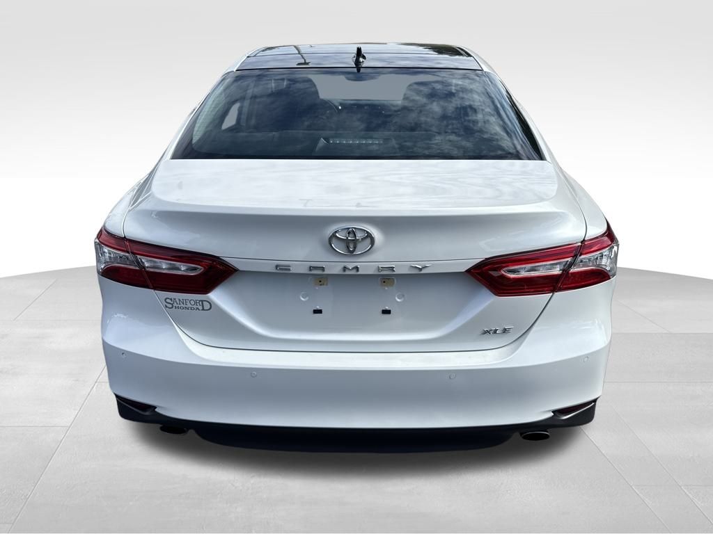 2020 Toyota Camry XLE photo 4