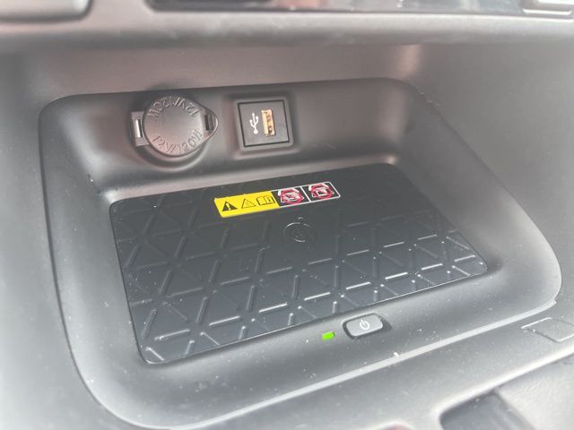 2023 Toyota RAV4 Hybrid XSE photo 19