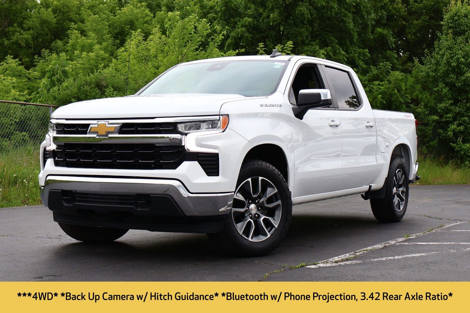 2022 Chevrolet Silverado 1500 LT photo 2