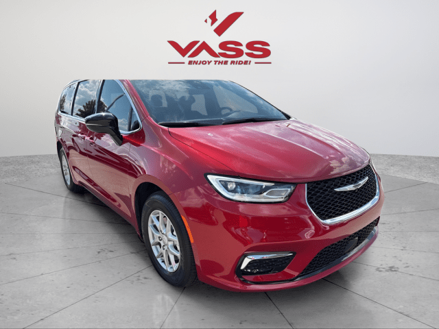 2026 Chrysler Pacifica Select's photo