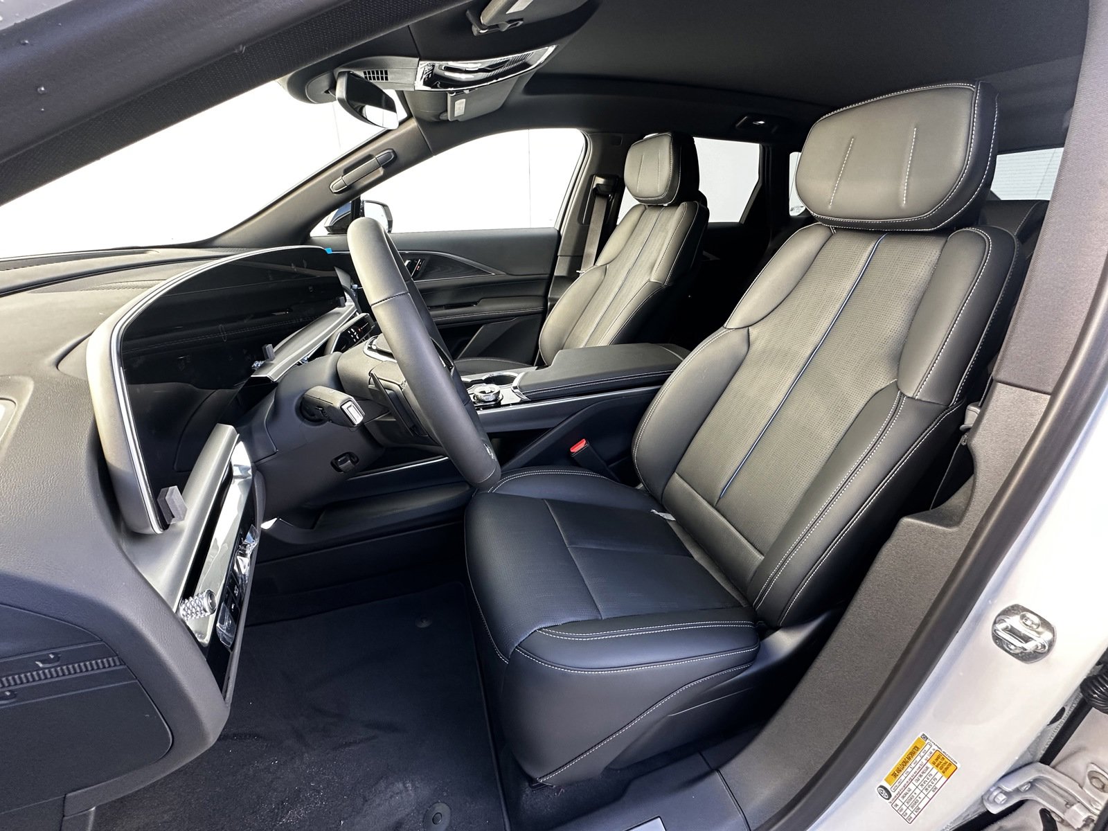 2025 Cadillac Lyriq Luxury photo 10