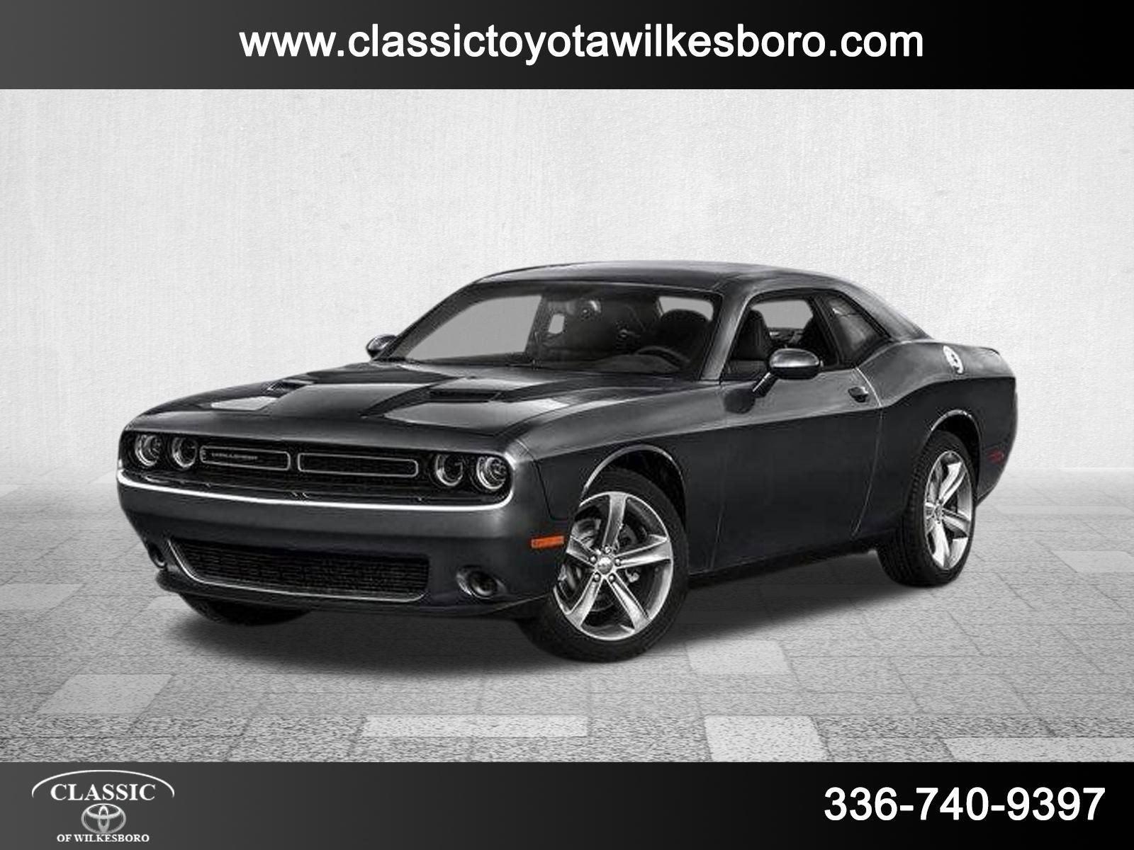 2017 Dodge Challenger SXT Plus photo 2