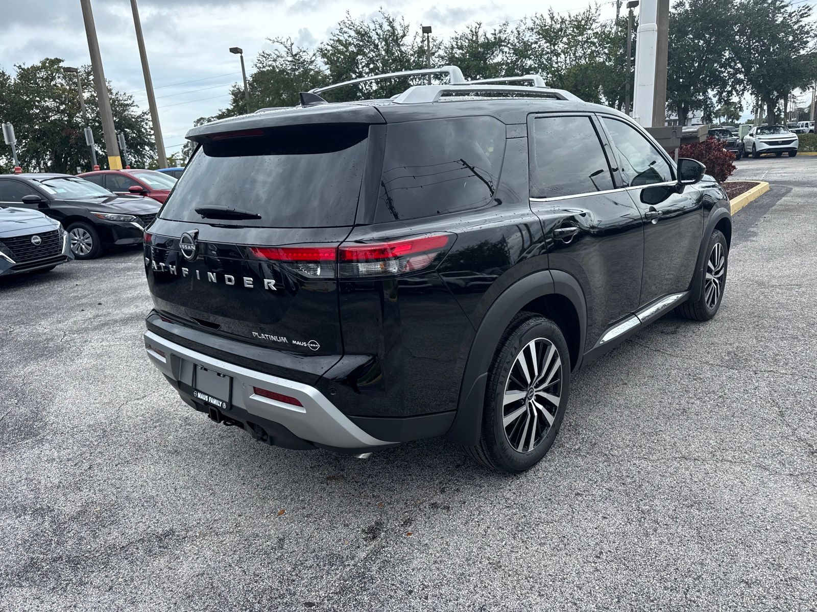 2025 Nissan Pathfinder Platinum photo 5