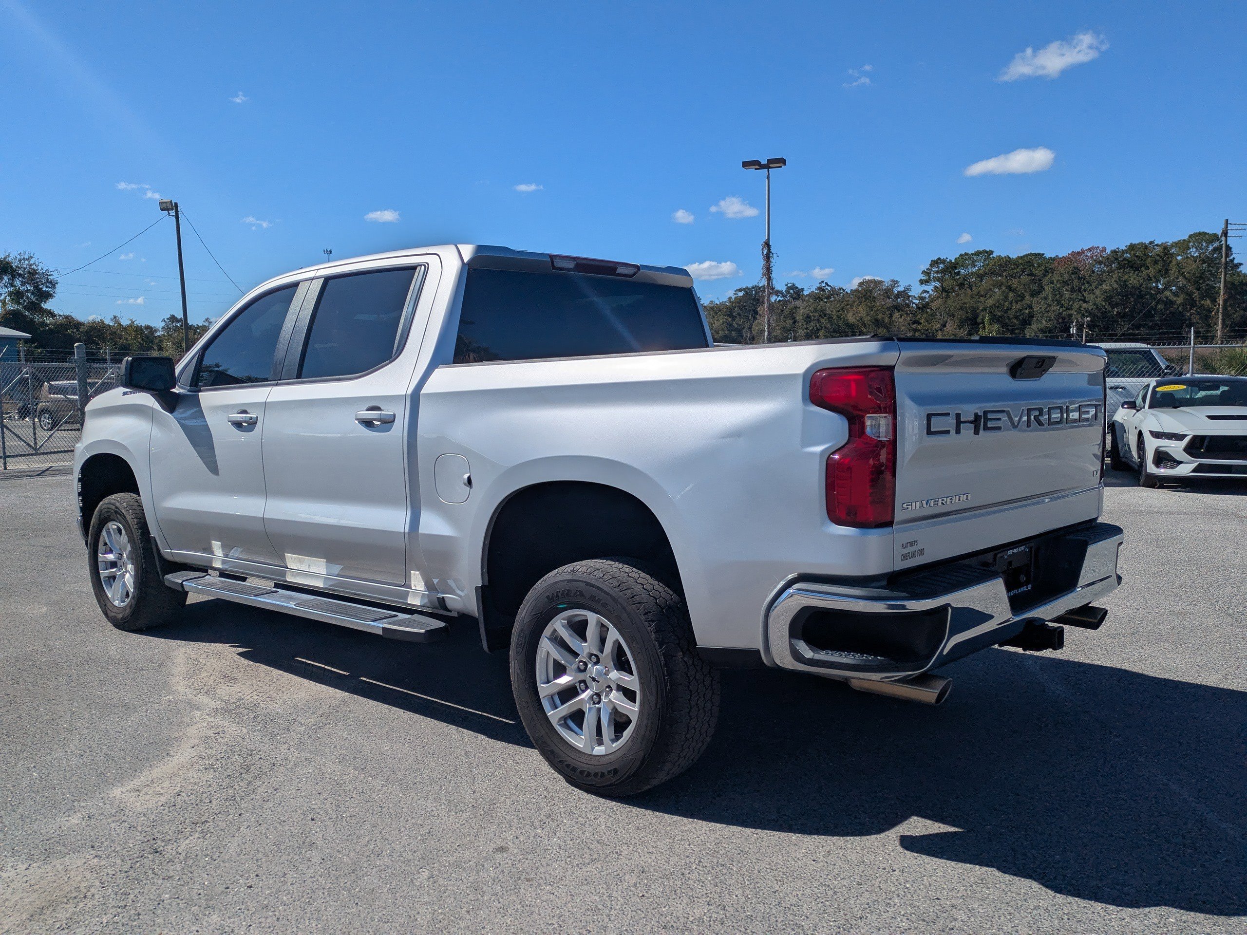 2021 Chevrolet Silverado 1500 LT photo 4
