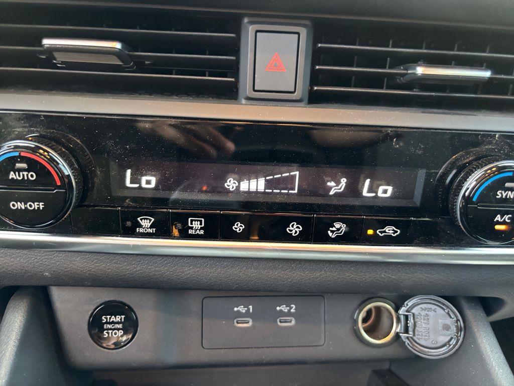 2024 Nissan Rogue SV photo 12