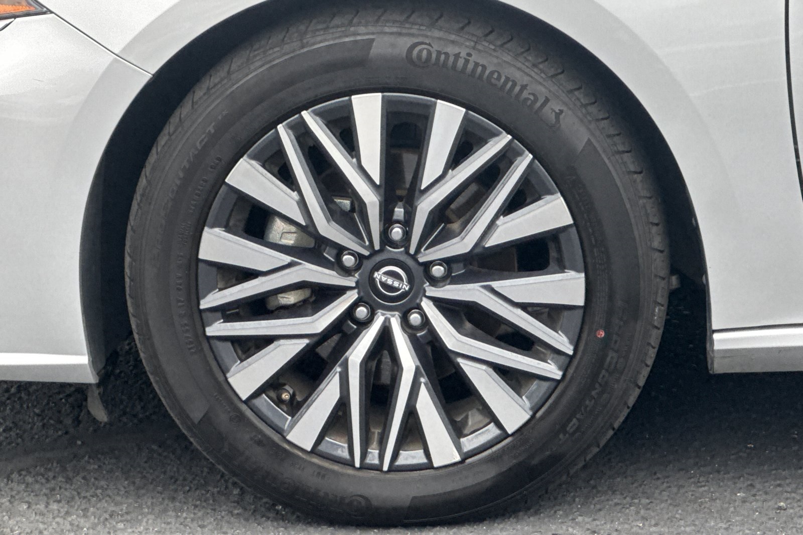 2024 Nissan Altima 2.5 SV photo 32