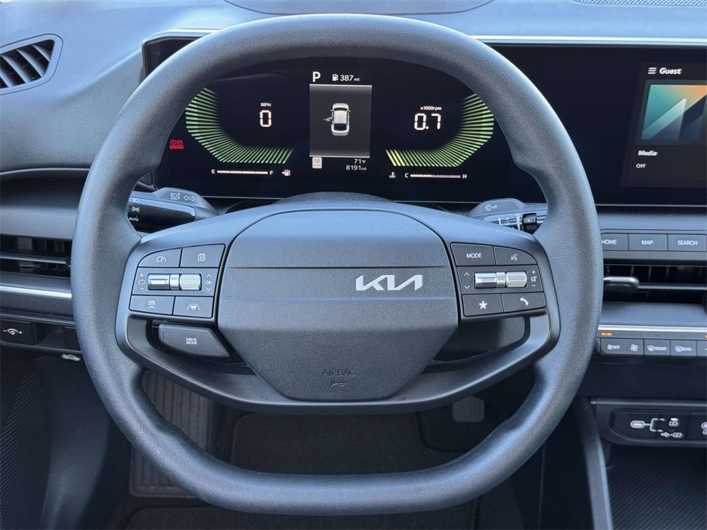 2025 Kia K4 LXS photo 16