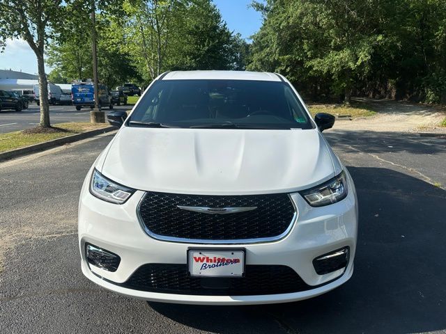 2025 Chrysler Pacifica photo 9
