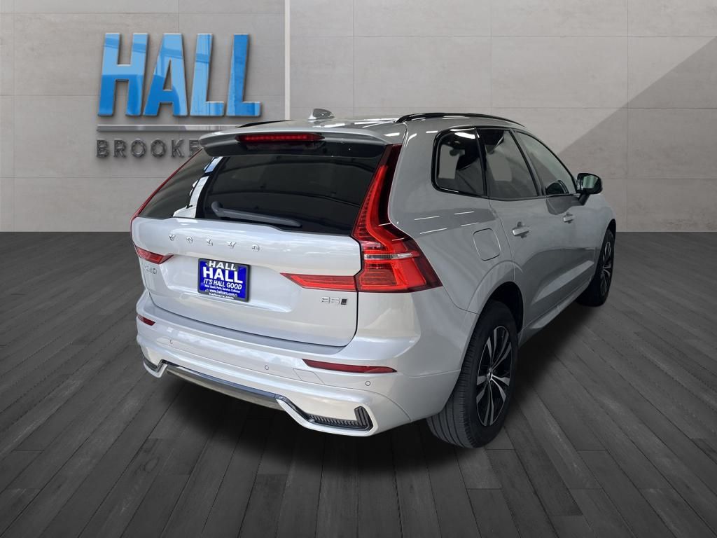 2024 Volvo XC60 B5 Core photo 5