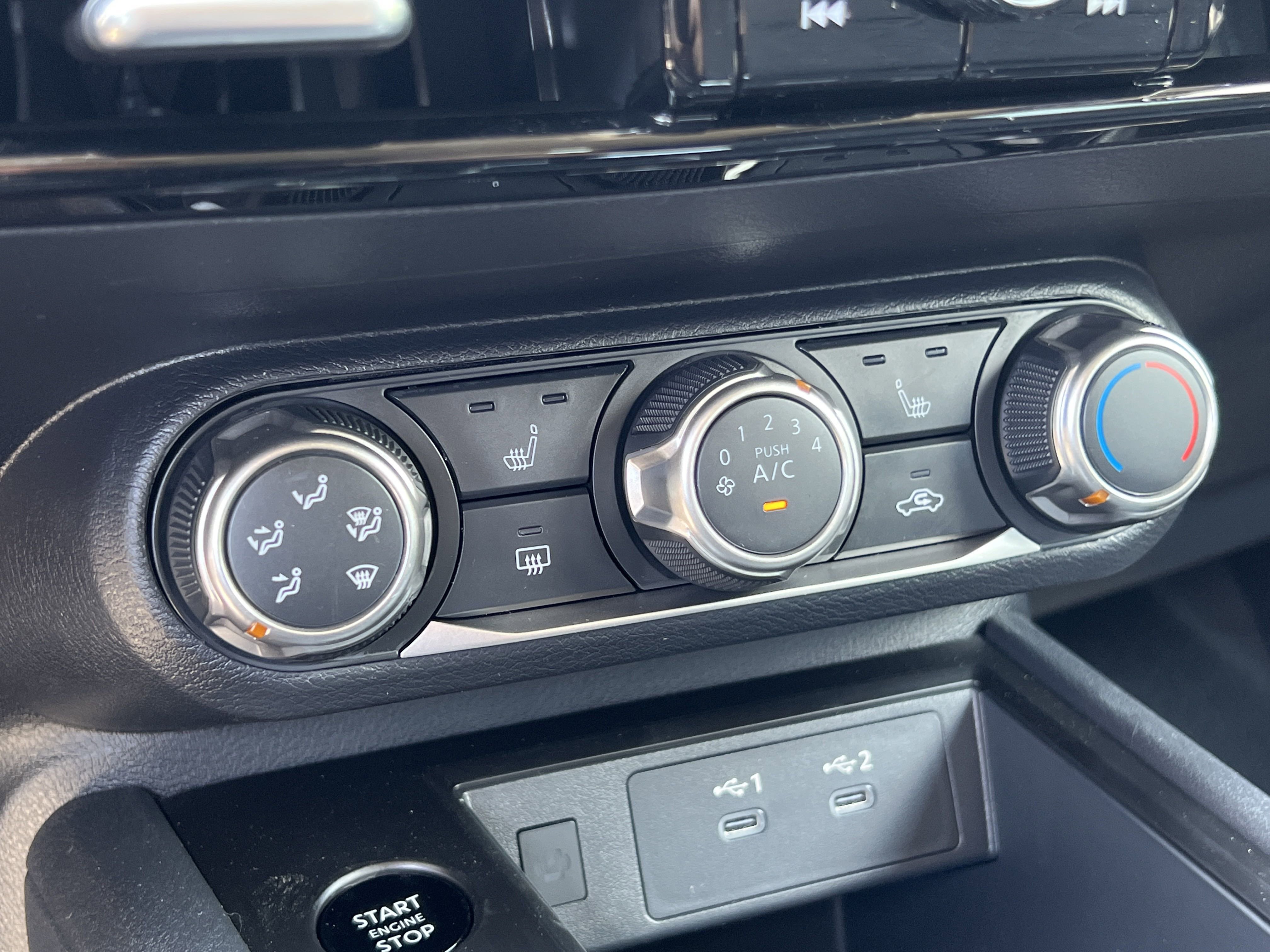 2025 Nissan Kicks SV photo 13