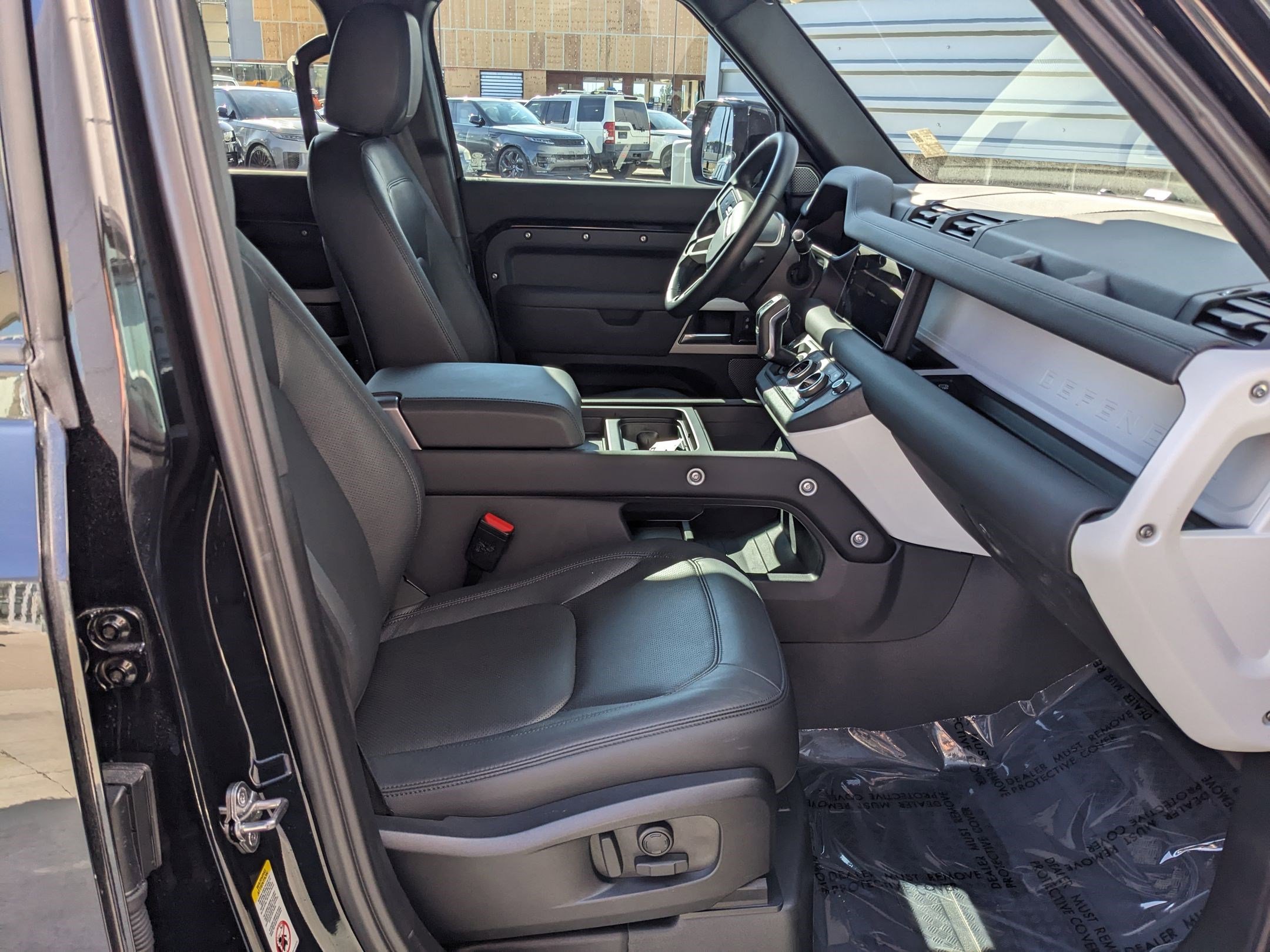 2024 Land Rover Defender 110 S photo 28