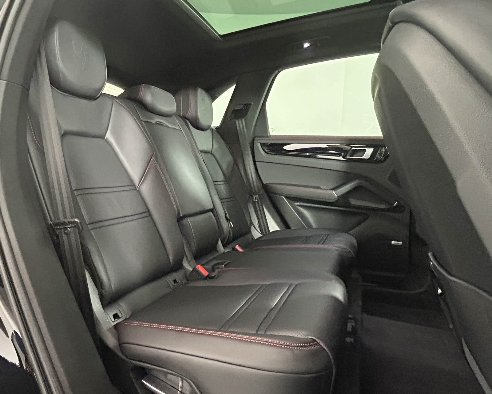 2020 Porsche Cayenne S photo 23