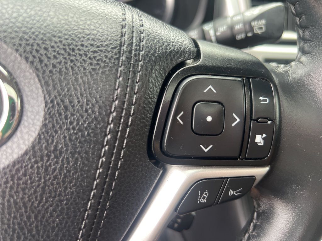 2019 Toyota Highlander Limited photo 12