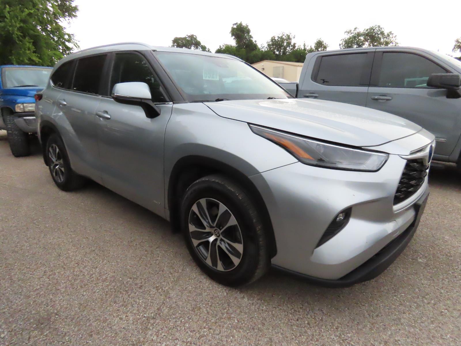 2023 Toyota Highlander Hybrid XLE photo 3