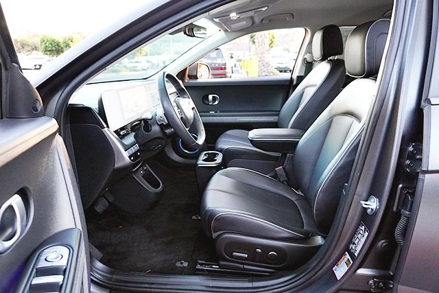 Used 2023 Gray Hyundai SEL image 12