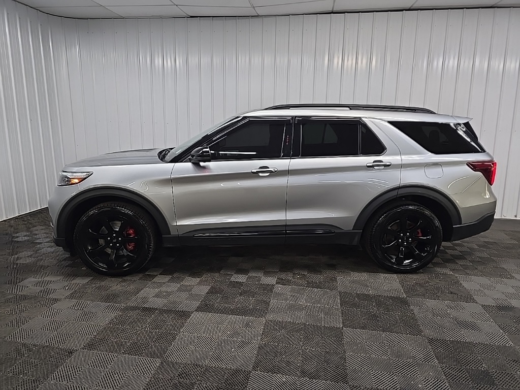2022 Ford Explorer ST photo 5