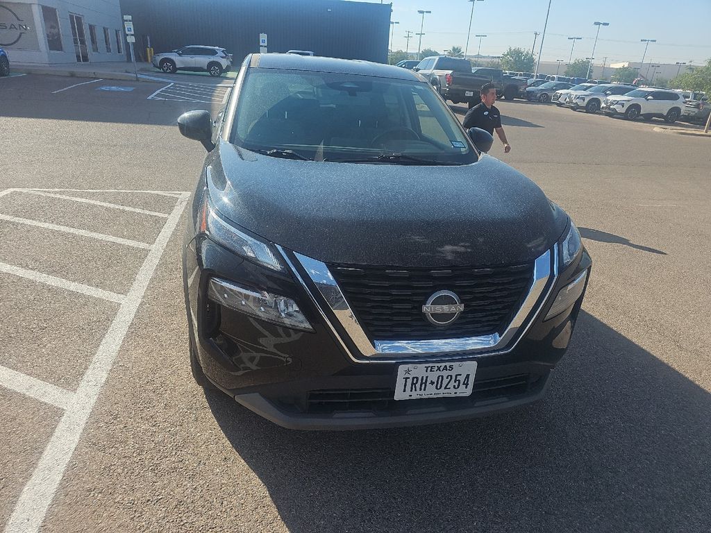 2023 Nissan Rogue SV photo 2