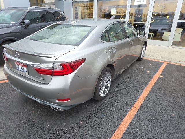 2016 Lexus ES 350 photo 4