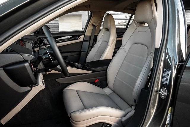2025 Porsche Panamera 4 photo 5