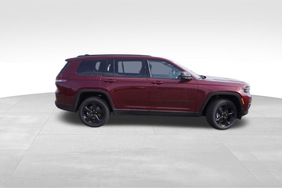 2025 Jeep Grand Cherokee Limited photo 3