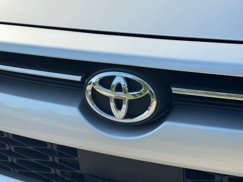 2024 Toyota 4Runner SR5 Premium photo 4