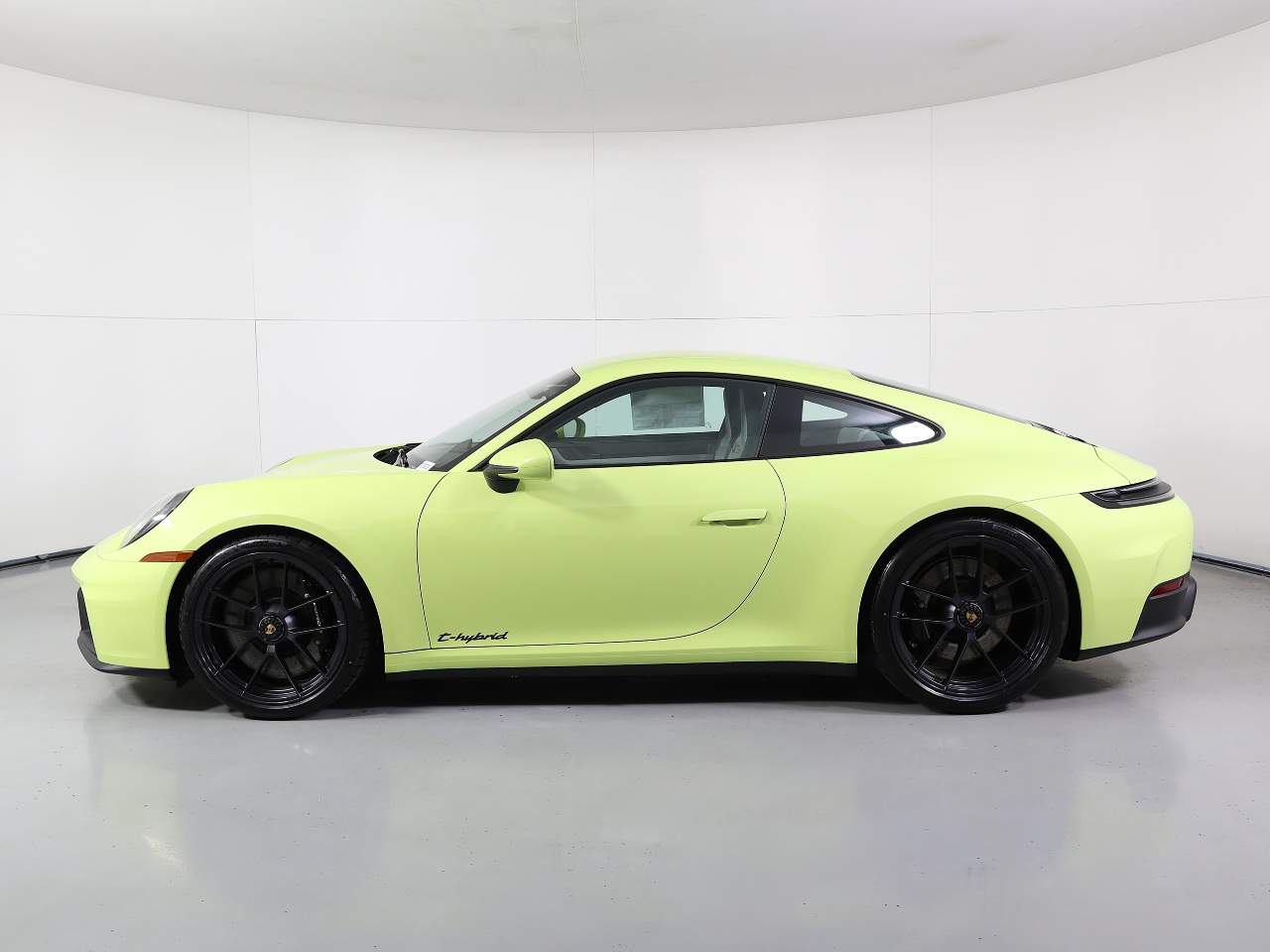 2026 Porsche 911 4 GTS photo 2