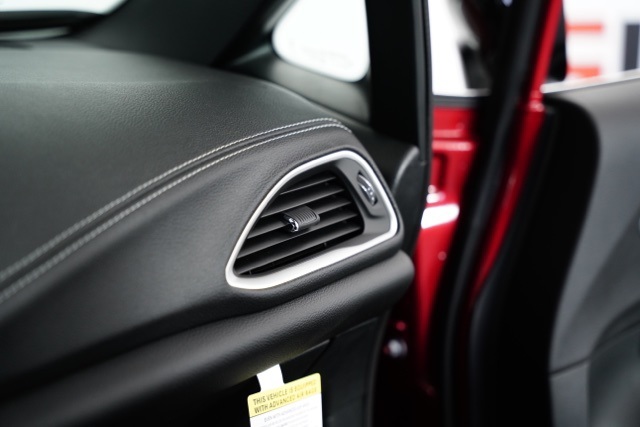 2026 Chrysler Pacifica photo 13