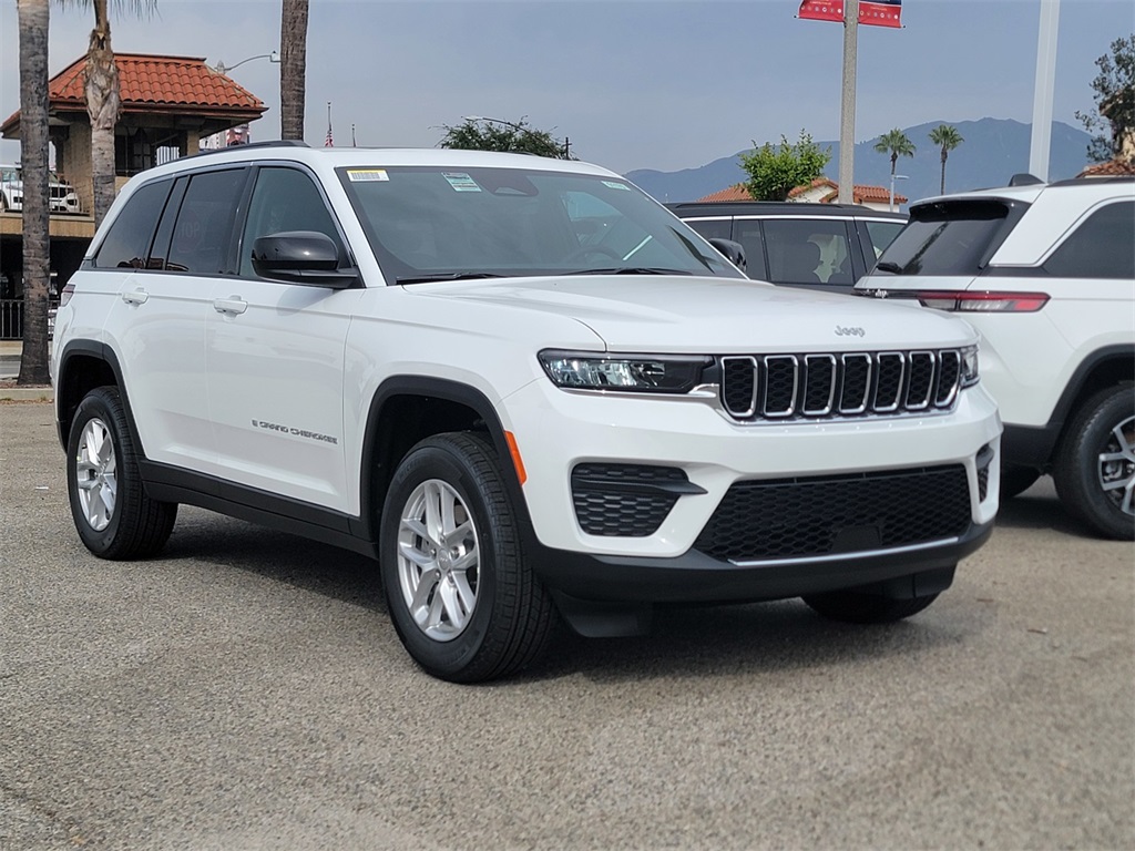 2025 Jeep Grand Cherokee Laredo's photo