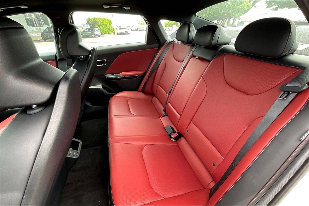 2025 Kia K4 GT-Line photo 10