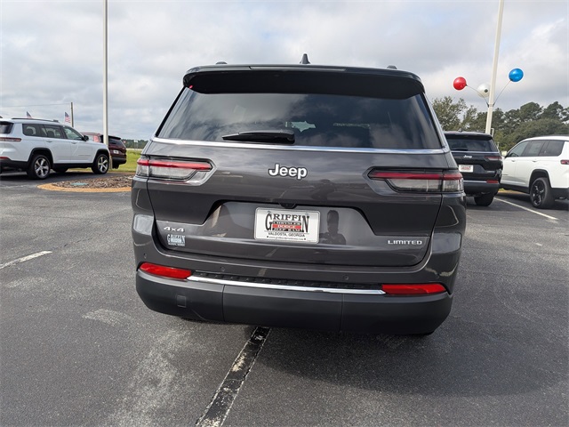 2025 Jeep Grand Cherokee Limited photo 3