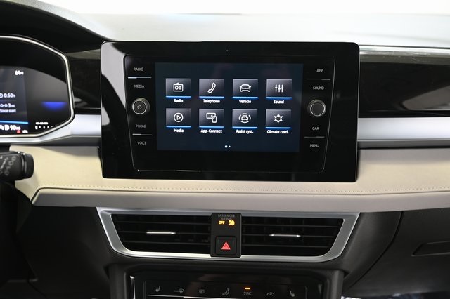 2025 Volkswagen Taos SE photo 4
