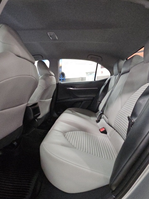 2020 Toyota Camry SE photo 29