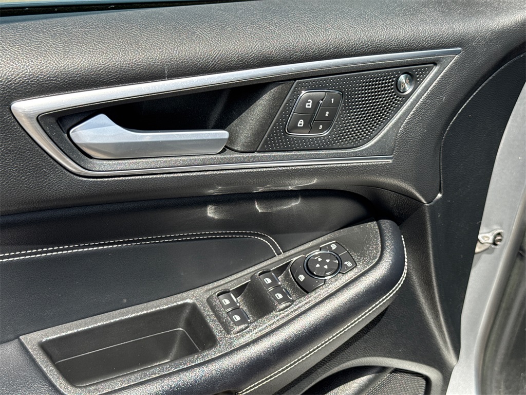 2022 Ford Edge Titanium photo 28