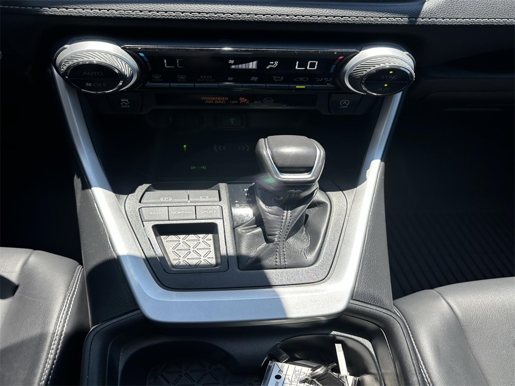 2021 Toyota RAV4 XLE Premium photo 17