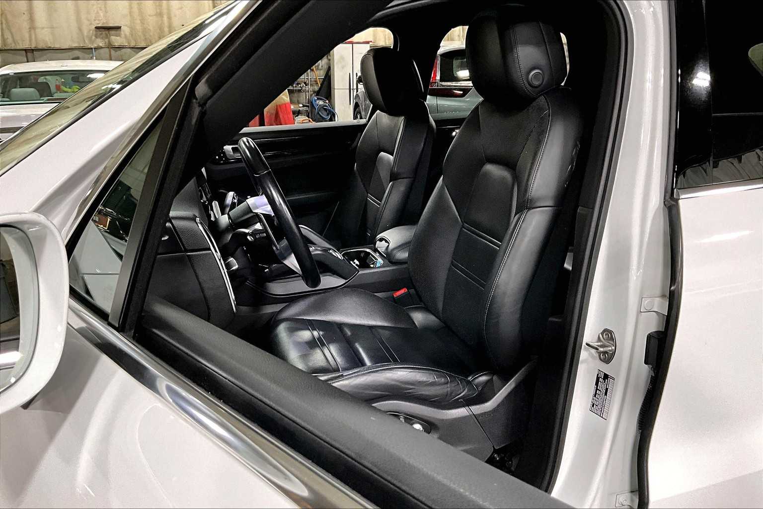2020 Porsche Cayenne photo 5