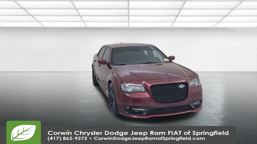 2023 Chrysler 300 C photo 4