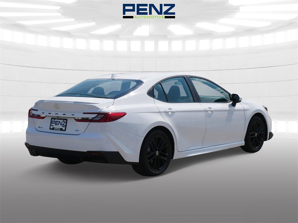 2025 Toyota Camry SE photo 7