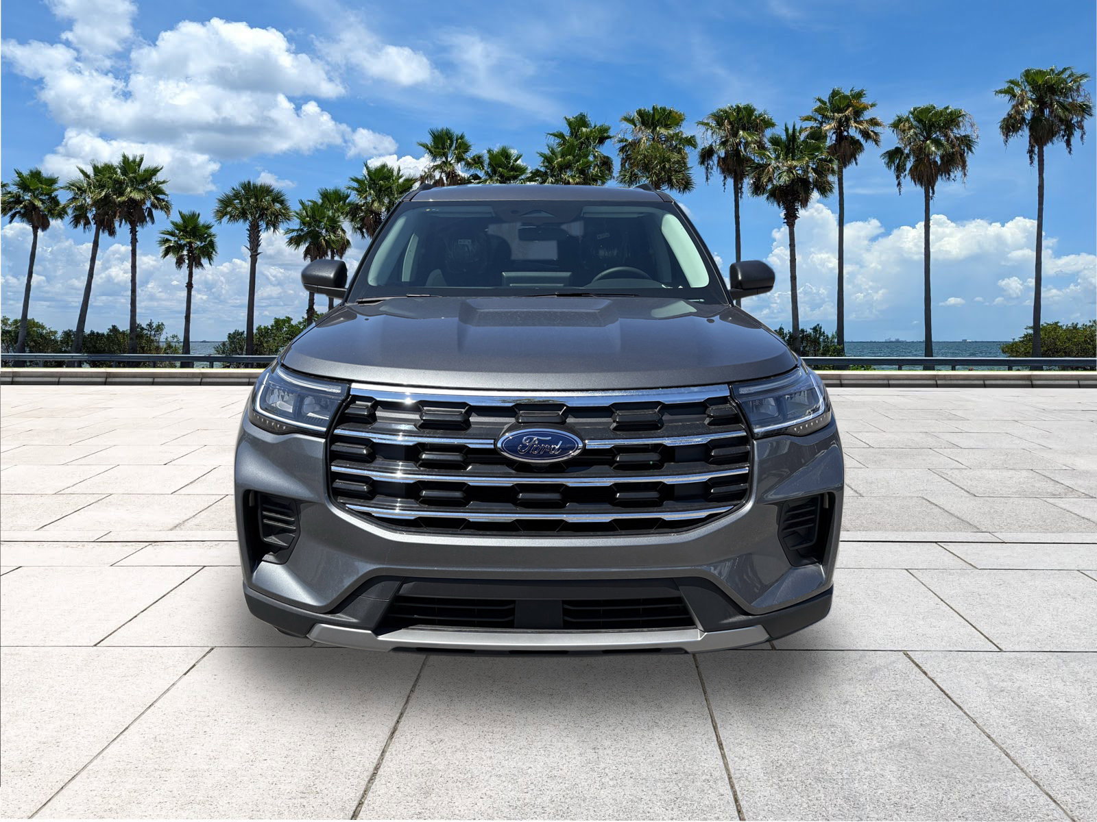 2025 Ford Explorer photo 2