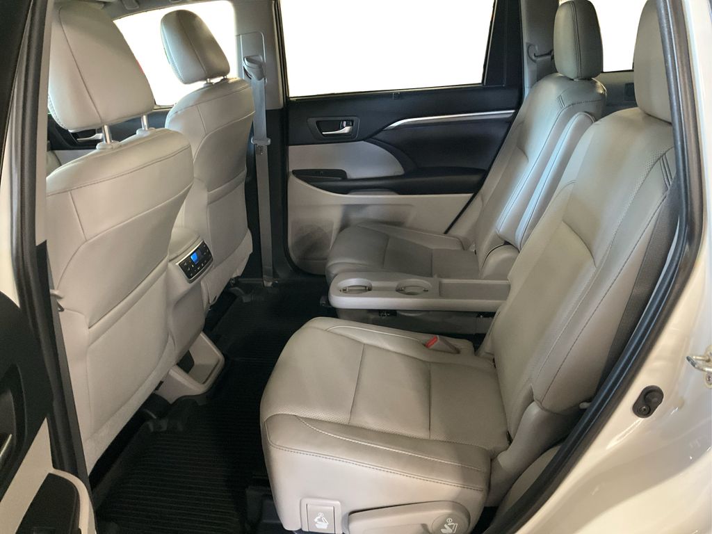 2019 Toyota Highlander Limited photo 10