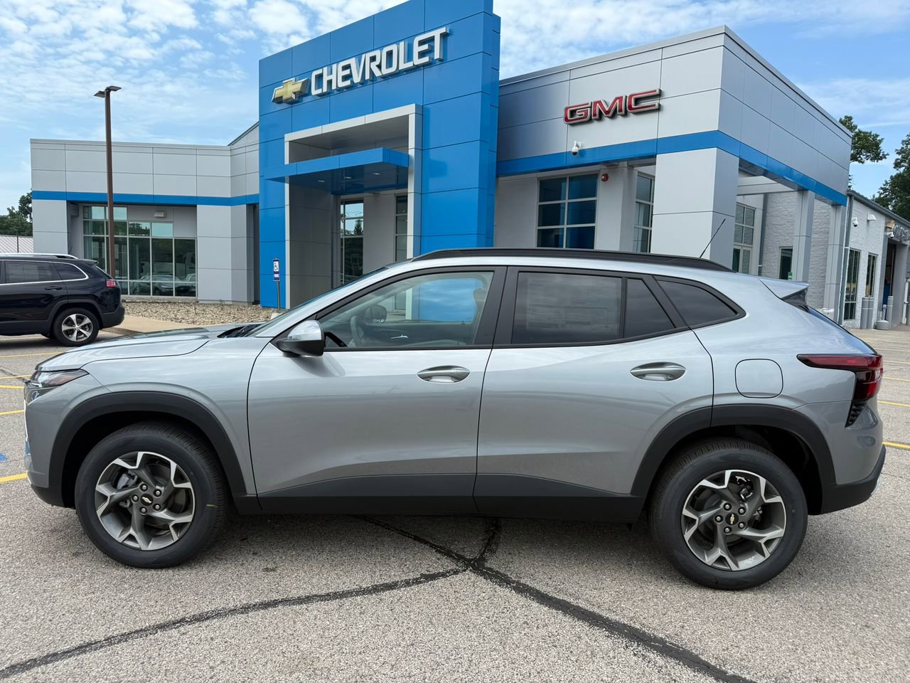 2025 Chevrolet Trax LT photo 3