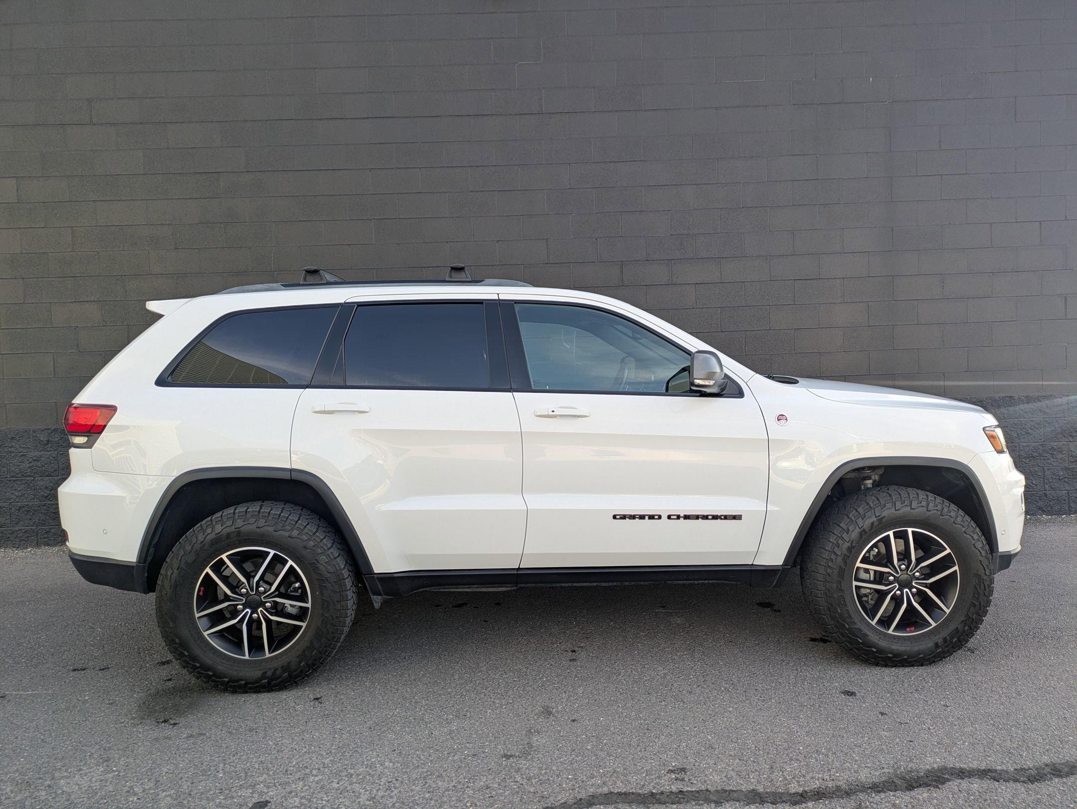 2021 Jeep Grand Cherokee Trailhawk photo 3