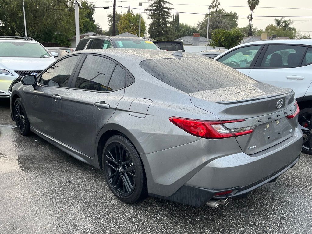 2025 Toyota Camry SE photo 3